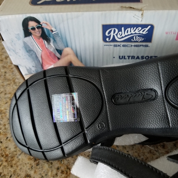Sketchers Size 8 - Picture 6 of 6